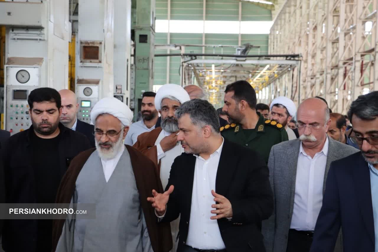 بهره برداری از خط رنگ تمام رباتیک کرمان موتور با حضور نماینده ولی فقیه در سپاه (+عکس)