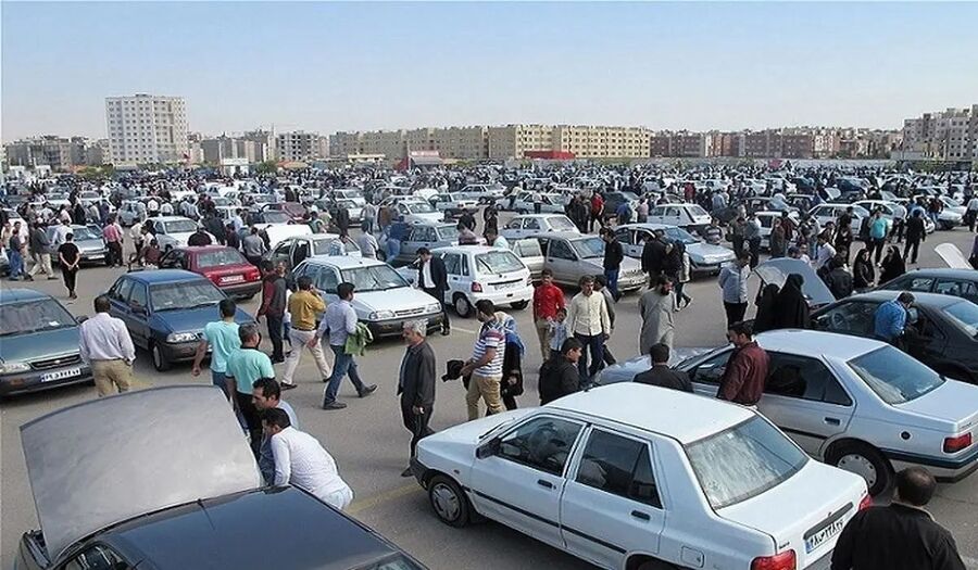 قیمت خودرو در بازار آزاد همچنان سیر نزولی دارد قیمت خودرو در بازار آزاد همچنان سیر نزولی دارد