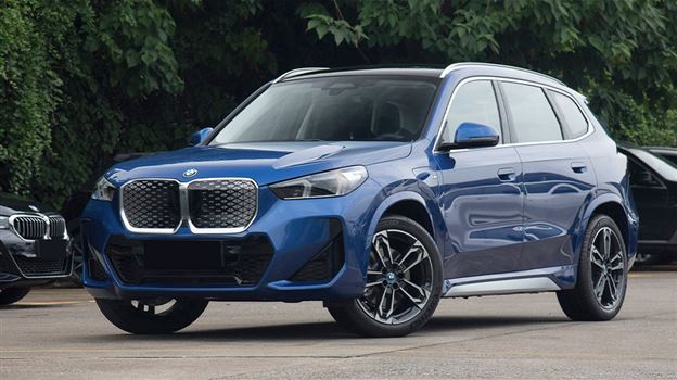 مراجعة BMW iX1 xDrive 30L مراجعة BMW iX1 xDrive 30L