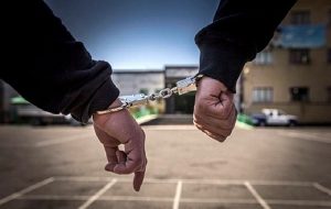 عملیات غافلگیر کننده پلیس در گرمسار؛ شرور سابقهدار دستگیر شد عملیات غافلگیر کننده پلیس در گرمسار؛ شرور سابقهدار دستگیر شد