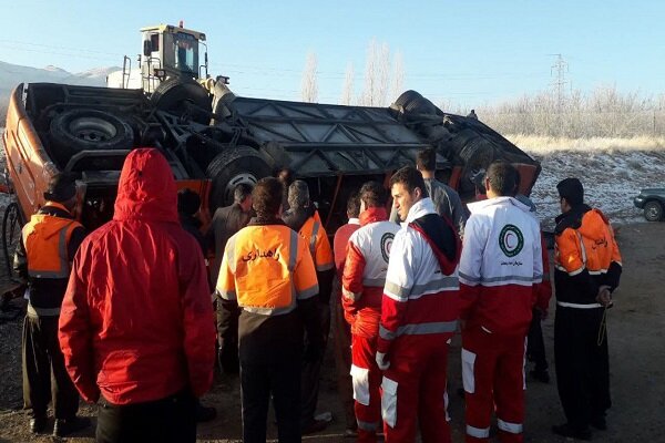 واژگونی اتوبوس در محور شاهین شهر ۴ مجروح داشت