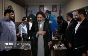 دیدار کاروان قرآنی نور با سرپرست حجاج ایرانی در مدینه منوره دیدار کاروان قرآنی نور با سرپرست حجاج ایرانی در مدینه منوره