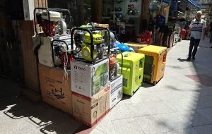 خاطرات دهه ۶۰ با قطع برق زنده شد؛ موتور برق بهتر از چراغ نفتی خاطرات دهه ۶۰ با قطع برق زنده شد؛ موتور برق بهتر از چراغ نفتی