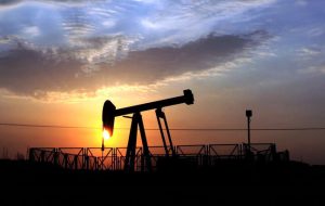 قیمت نفت در مسیر ثبت دومین کاهش هفتگی