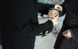 دستگیری زن زورگیر بنابی در قالب مسافرکش دستگیری زن زورگیر بنابی در قالب مسافرکش