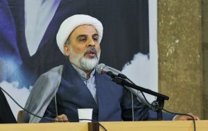 وجه تمایز امامین انقلاب با دیگر رهبران جهان تسلط بر مبانی معرفی است وجه تمایز امامین انقلاب با دیگر رهبران جهان تسلط بر مبانی معرفی است
