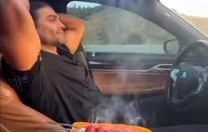 رانندگی برای جذب فالوور؛ از آشپزی تا بدلکاری پشت فرمان! رانندگی برای جذب فالوور؛ از آشپزی تا بدلکاری پشت فرمان!