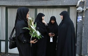 دیدار با خانواده شهیده صادق زاده دیدار با خانواده شهیده صادق زاده