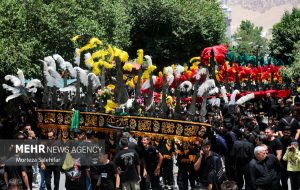 آیین سنتی «علمکِشی» در فرخشهر چهارمحال و بختیاری آیین سنتی «علمکِشی» در فرخشهر چهارمحال و بختیاری