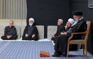 تصاویری از حضور رهبر انقلاب در مراسم عزاداری شب عاشورای حسینی تصاویری از حضور رهبر انقلاب در مراسم عزاداری شب عاشورای حسینی