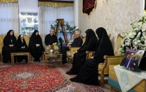 دیدار قالیباف با دو دختر و برادر سپهبد شهید باقری دیدار قالیباف با دو دختر و برادر سپهبد شهید باقری