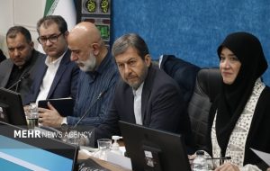 معاون وزیر: بسته حمایتی ویژه‌ برای هنرمندان صنایع دستی تدوین می‌شود