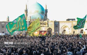 اجتماع عظیم عزاداران در حرم امام رضا(ع) همزمان با رحلت پیامبر اکرم (ص)