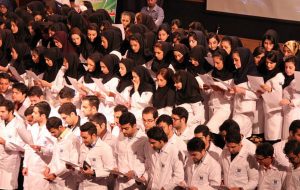 جدال موافقان و مخالفان بر سر افزایش ظرفیت پزشکی؛ ازدحام در کلاس و مطب! جدال موافقان و مخالفان بر سر افزایش ظرفیت پزشکی؛ ازدحام در کلاس و مطب!