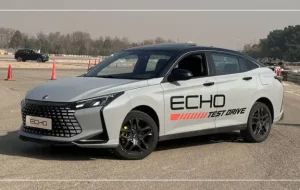 اکو در پیست آزادی؛ سدان فست‌بک لاماری چه عملکردی دارد؟