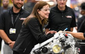 هشدار «مری بارا» از دیترویت!